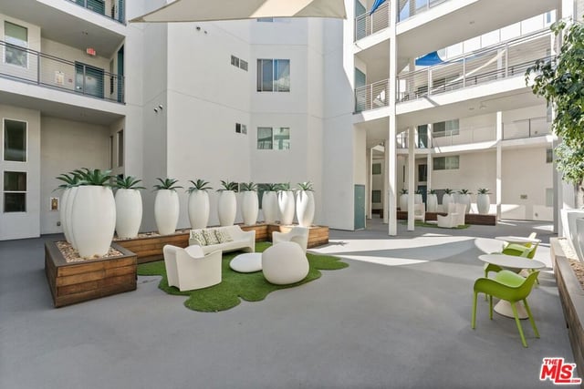 12837 Moorpark Street 313, Studio City, CA 91604 — photo 24 of 25