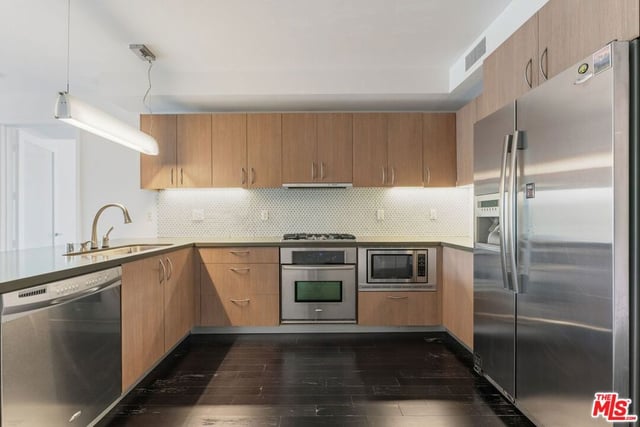 12837 Moorpark Street 313, Studio City, CA 91604 — photo 4 of 25
