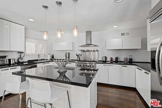 7561 Devista Drive, Los Angeles, CA 90046 — photo 12 of 46