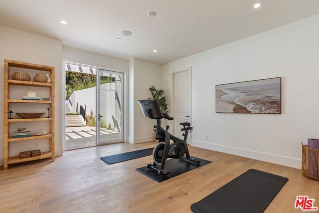 837 Muskingum Avenue, Los Angeles, CA 90272 — photo 14 of 36