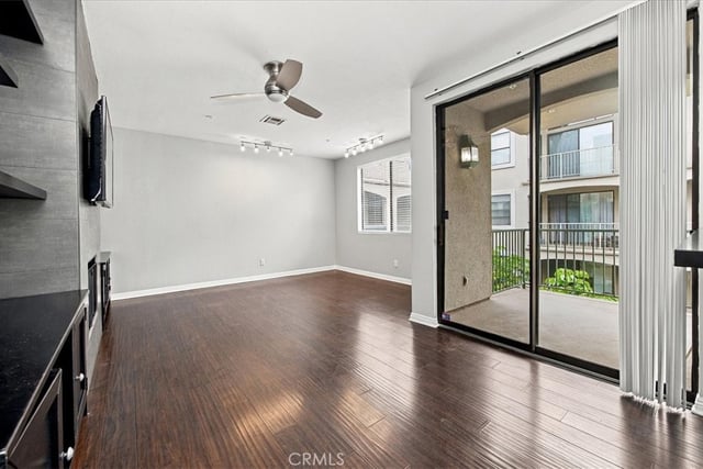 555 Maine Avenue 330, Long Beach, CA 90802 — photo 11 of 35