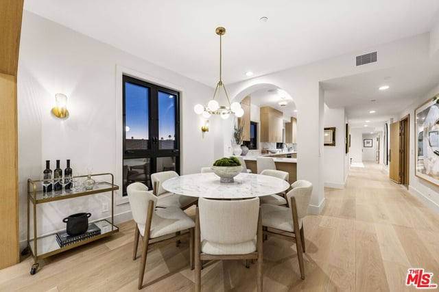 11923 Gorham Avenue 202, Los Angeles, CA 90049 — photo 14 of 50