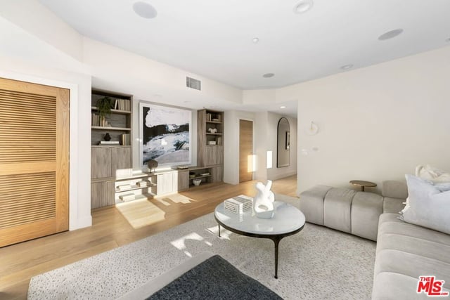 11923 Gorham Avenue 202, Los Angeles, CA 90049 — photo 24 of 50