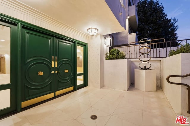 11923 Gorham Avenue 202, Los Angeles, CA 90049 — photo 4 of 50
