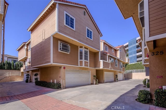 331 Genoa E, Monrovia, CA 91016 — photo 3 of 26