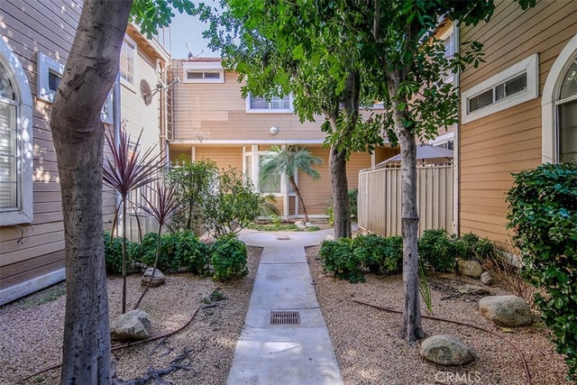 331 Genoa E, Monrovia, CA 91016 — photo 4 of 26