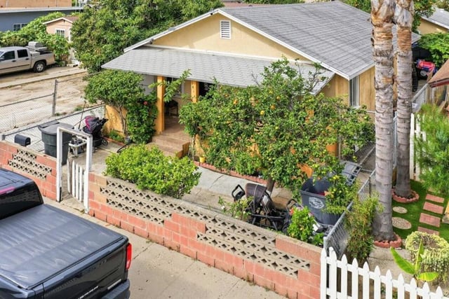 141 S Hayes Avenue, Oxnard, CA 93030 — photo 5 of 17