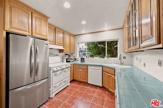 3166 S Sepulveda Boulevard 6, Los Angeles, CA 90034 — photo 3 of 18