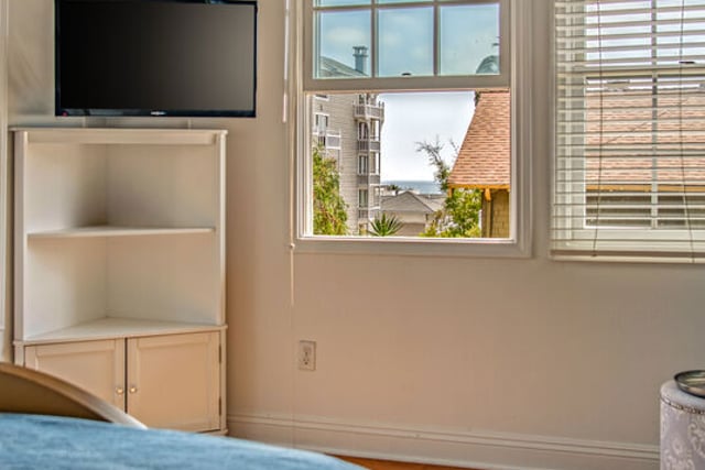 41 Vicente Terrace, Santa Monica, CA 90401 — photo 17 of 39
