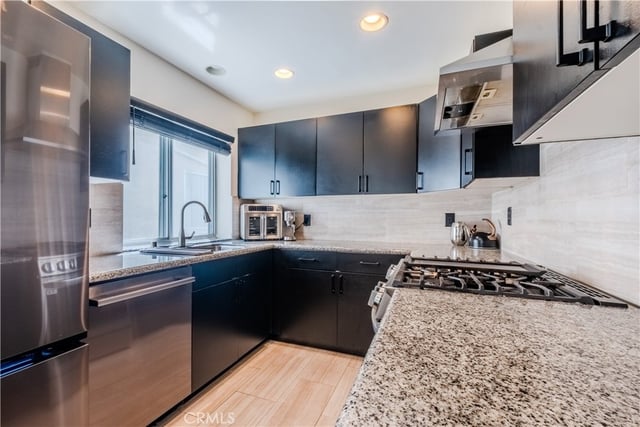 10911 Bluffside Drive 17, Studio City, CA 91604 — photo 7 of 24