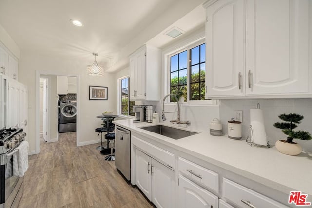 9134 Swinton Avenue, North Hills, CA 91343 — photo 10 of 34