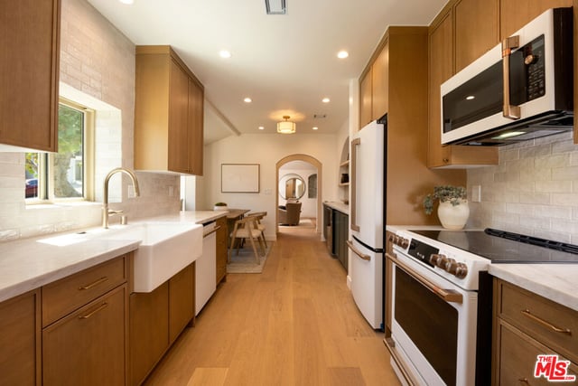 1807 Cochran Place, Los Angeles, CA 90019 — photo 7 of 26