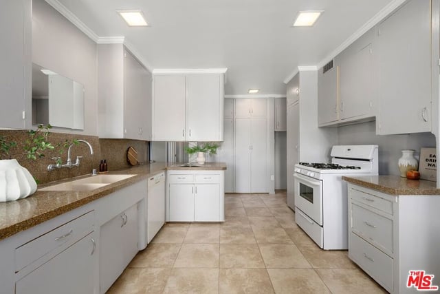 7230 Outpost Cove Drive, Los Angeles, CA 90068 — photo 10 of 36