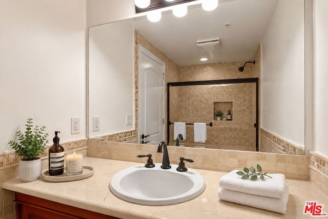 1050 N Edinburgh Avenue 103, West Hollywood, CA 90046 — photo 20 of 26