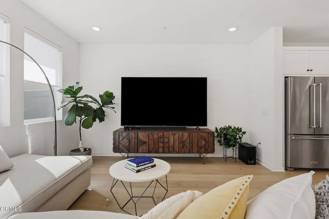 253 Capistrano Drive, Ventura, CA 93004 — photo 16 of 47