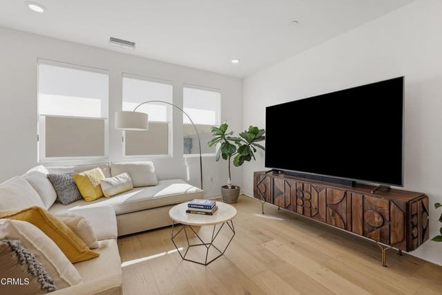 253 Capistrano Drive, Ventura, CA 93004 — photo 17 of 47