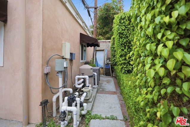 621 Westbourne Drive, West Hollywood, CA 90069 — photo 7 of 11