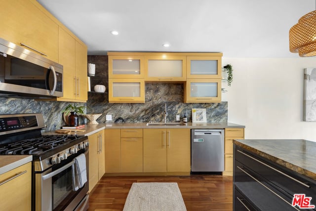 1214 14th Street 203, Santa Monica, CA 90404 — photo 8 of 25