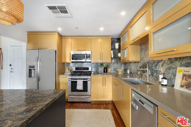 1214 14th Street 203, Santa Monica, CA 90404 — photo 9 of 25