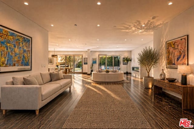2408 Castle Heights Avenue, Los Angeles, CA 90034 — photo 11 of 42