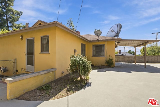 8501 Petaluma Drive, Los Angeles, CA 91352 — photo 24 of 31