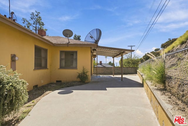8501 Petaluma Drive, Los Angeles, CA 91352 — photo 4 of 31
