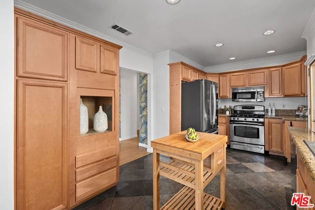 1659 Ellsmere Avenue, Los Angeles, CA 90019 — photo 13 of 40