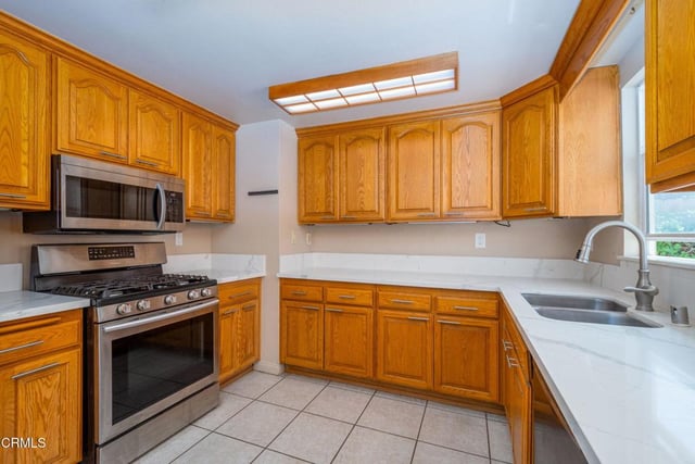 218 Warren Avenue, Santa Paula, CA 93060 — photo 10 of 19
