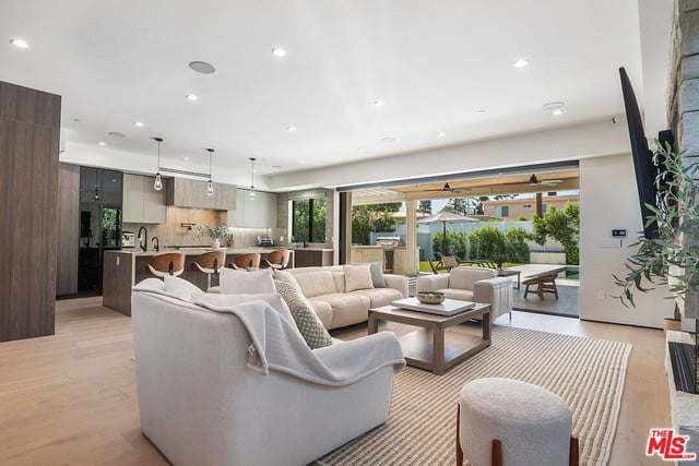 5529 Greenbush Avenue, Sherman Oaks, CA 91401 — photo 11 of 50