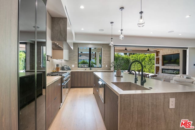 5529 Greenbush Avenue, Sherman Oaks, CA 91401 — photo 17 of 50