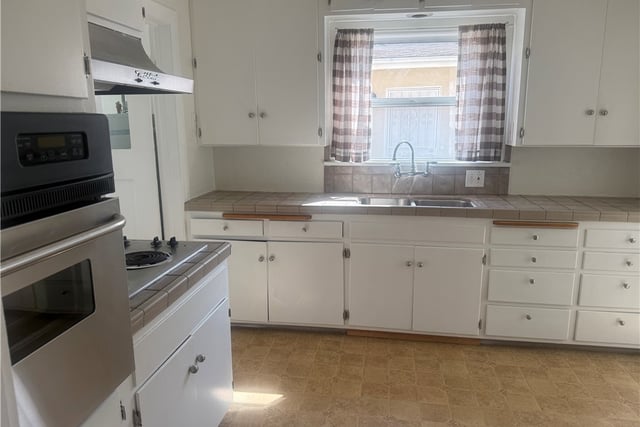 1056 W 8th Street W, San Pedro, CA 90731 — photo 8 of 21