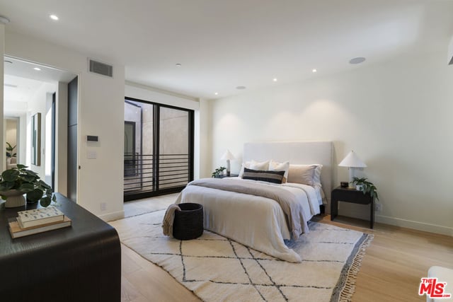 923 N Hilldale Avenue, West Hollywood, CA 90069 — photo 21 of 51