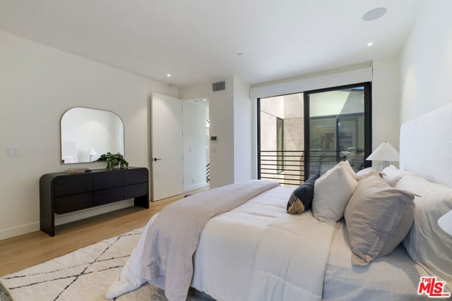 923 N Hilldale Avenue, West Hollywood, CA 90069 — photo 22 of 51
