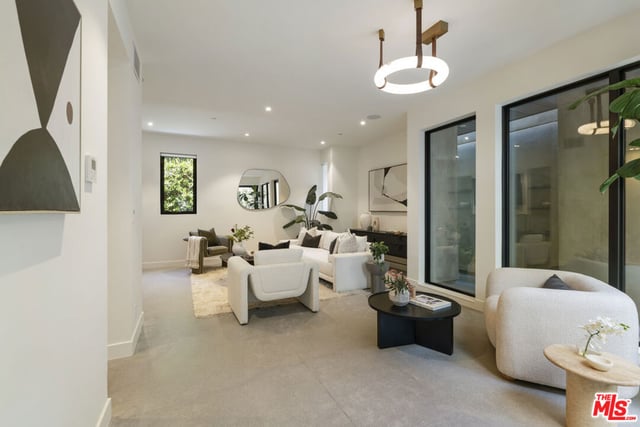 923 N Hilldale Avenue, West Hollywood, CA 90069 — photo 3 of 51
