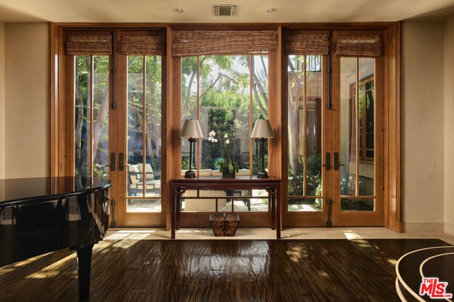 414 Lomond Avenue, Los Angeles, CA 90024 — photo 10 of 37