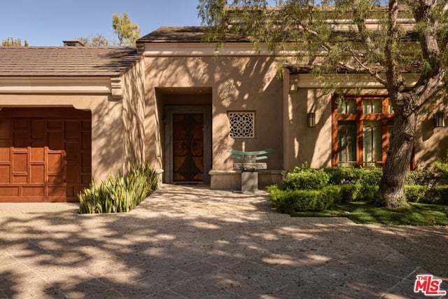 414 Lomond Avenue, Los Angeles, CA 90024 — photo 2 of 37