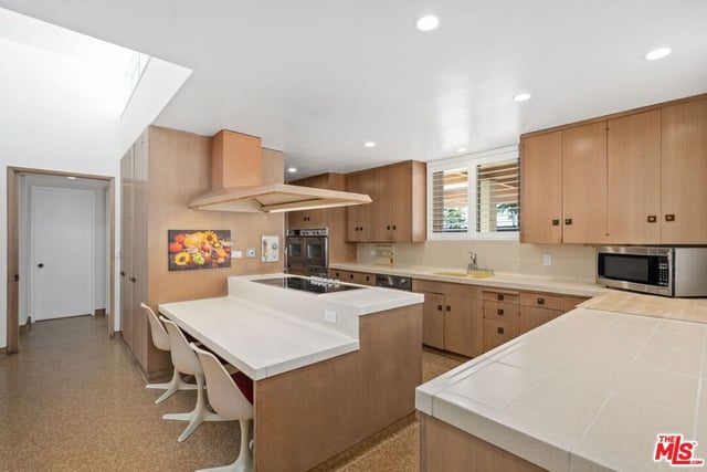 5435 W 64th Street, Los Angeles, CA 90056 — photo 14 of 38