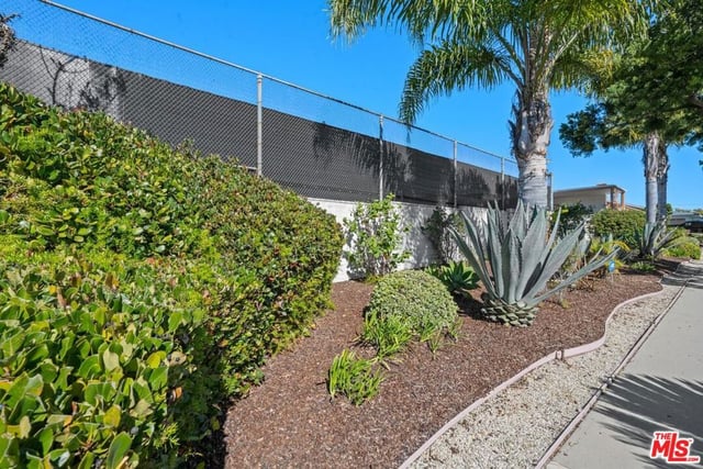 5435 W 64th Street, Los Angeles, CA 90056 — photo 6 of 38