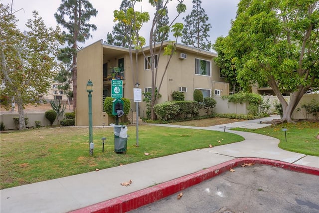 11138 Aqua Vista Street 18, Studio City, CA 91602 — photo 2 of 41