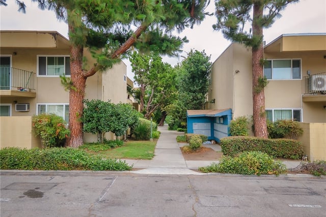 11138 Aqua Vista Street 18, Studio City, CA 91602 — photo 32 of 41