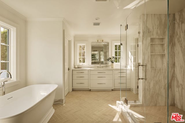31 Oakmont Drive, Los Angeles, CA 90049 — photo 17 of 34