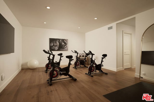 31 Oakmont Drive, Los Angeles, CA 90049 — photo 28 of 34