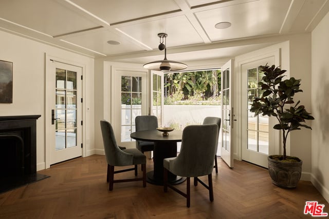 31 Oakmont Drive, Los Angeles, CA 90049 — photo 9 of 34
