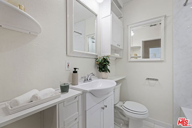 19345 Archwood Street, Los Angeles, CA 91335 — photo 15 of 29