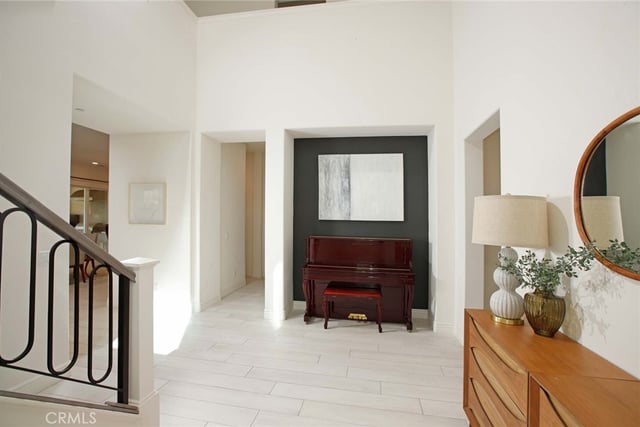 20523 Stella Place, Saugus, CA 91350 — photo 3 of 40