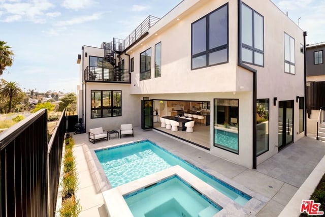 605 Erskine Drive, Los Angeles, CA 90272 — photo 4 of 33