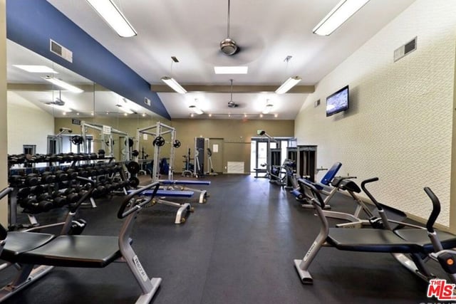 5530 Owensmouth Avenue 219, Woodland Hills, CA 91367 — photo 10 of 14