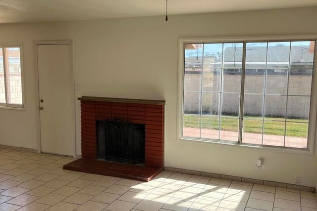 1242 W Juniper Street, Oxnard, CA 93033 — photo 2 of 4