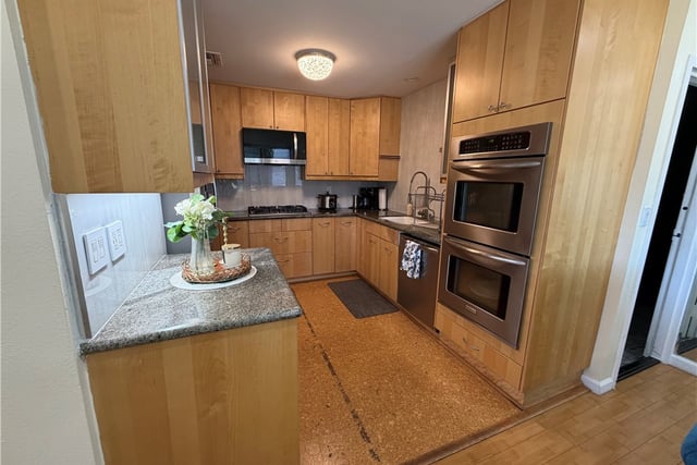 19231 Sherman Way 36, Los Angeles, CA 91335 — photo 5 of 18