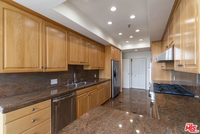 10430 Wilshire Boulevard 606, Los Angeles, CA 90024 — photo 11 of 43